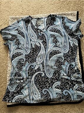 Uniform Advantage Black and Blue Paisley Tunic Top
